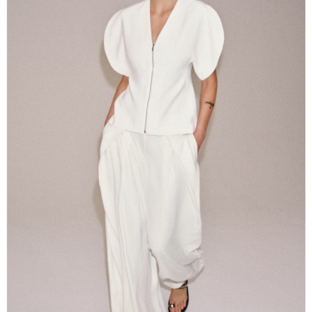 ZW Collection V-neck White Structured Sleeve Top